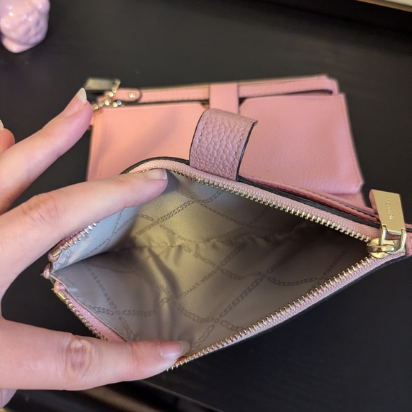 Michael Kors - Pink Wristlet - Phone Holder - Picture 9 of 11